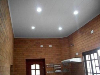 Forro de PVC LISO  Branco Colocado/instalado m²